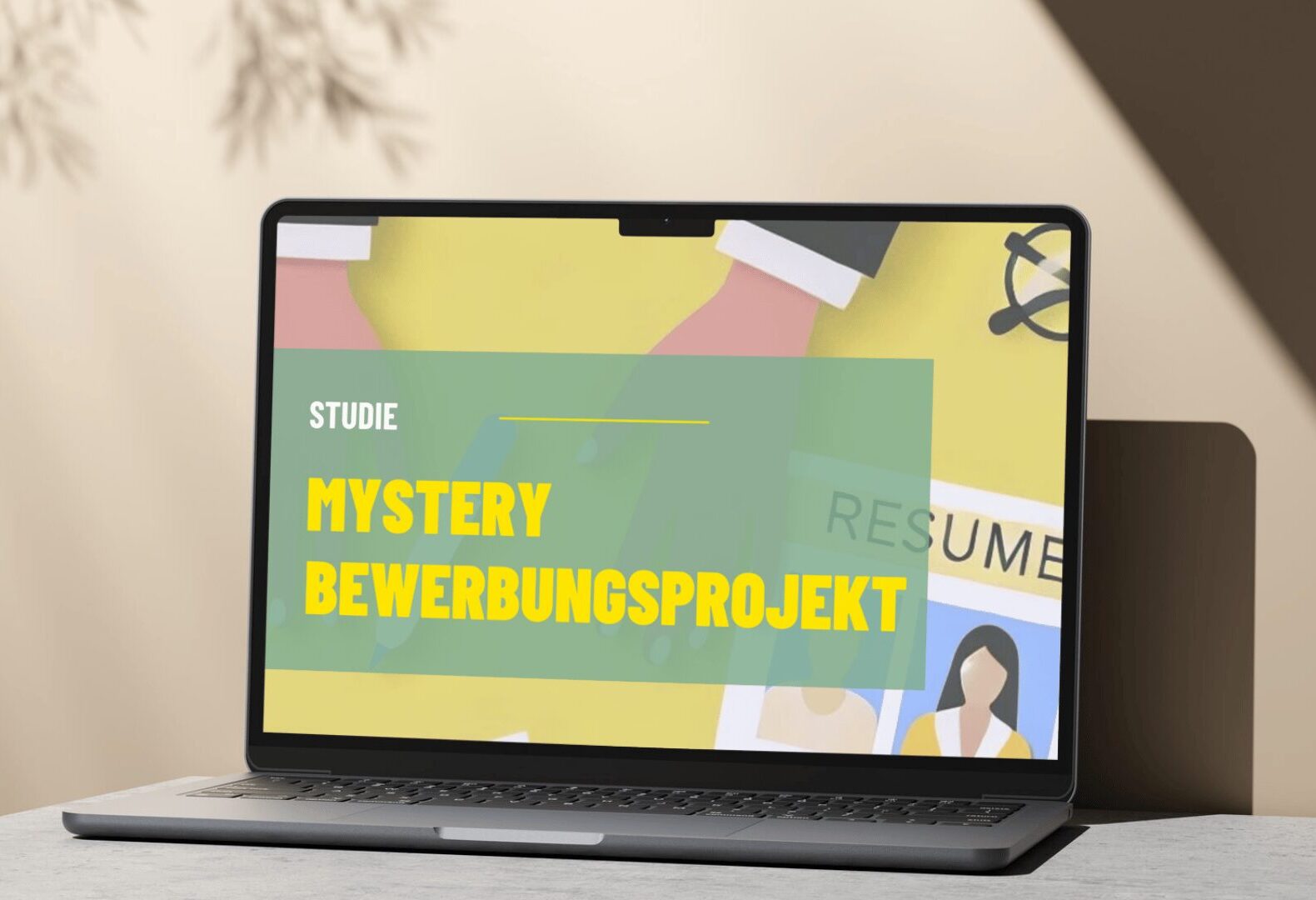 Ein Laptop auf einem Tisch mit der Titelseite der Mystery-Bewerbungsstudie